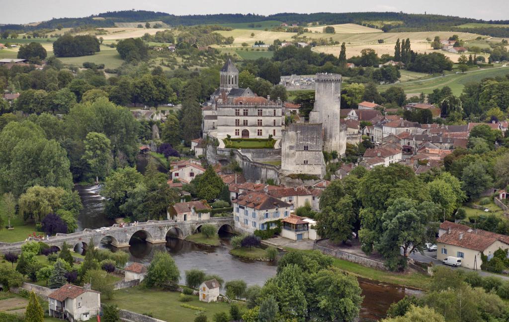 Hostellerie Les Griffons Bourdeilles 外观 照片