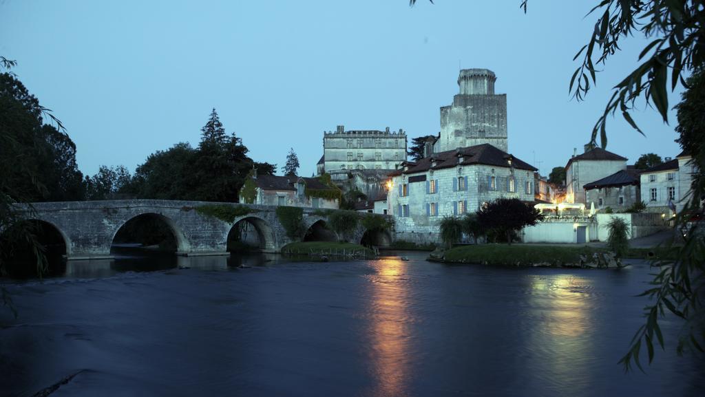 Hostellerie Les Griffons Bourdeilles 外观 照片